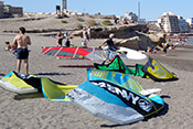 Kiters y surfistas en Playa del Médano